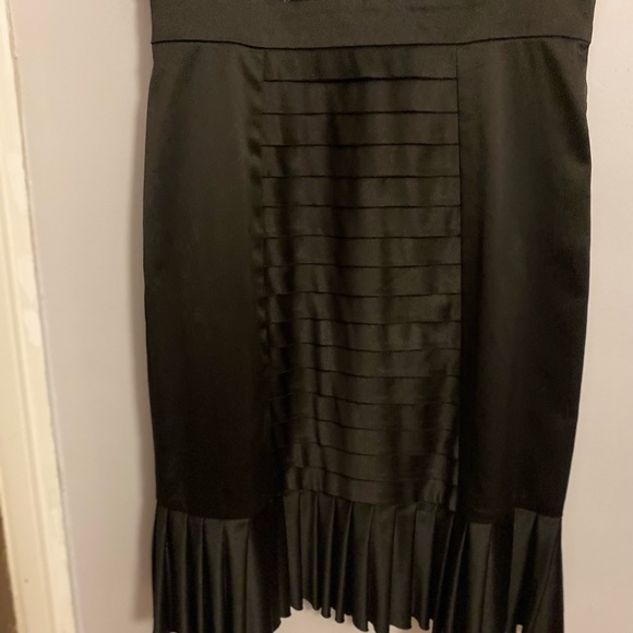 BCBG fitted dress. Great for events and office - Picture 3 of 4